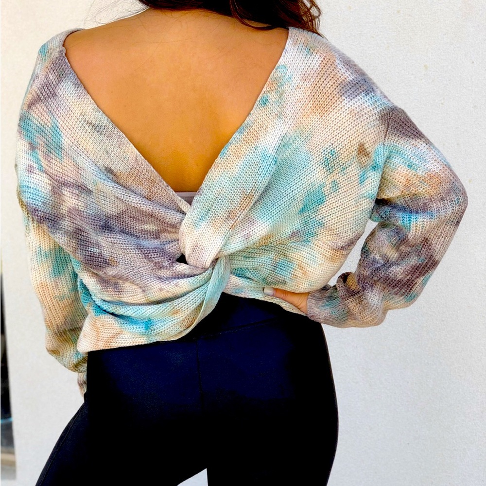 Backless knot sweater! Worn once. Can be worn off the shoulder.
